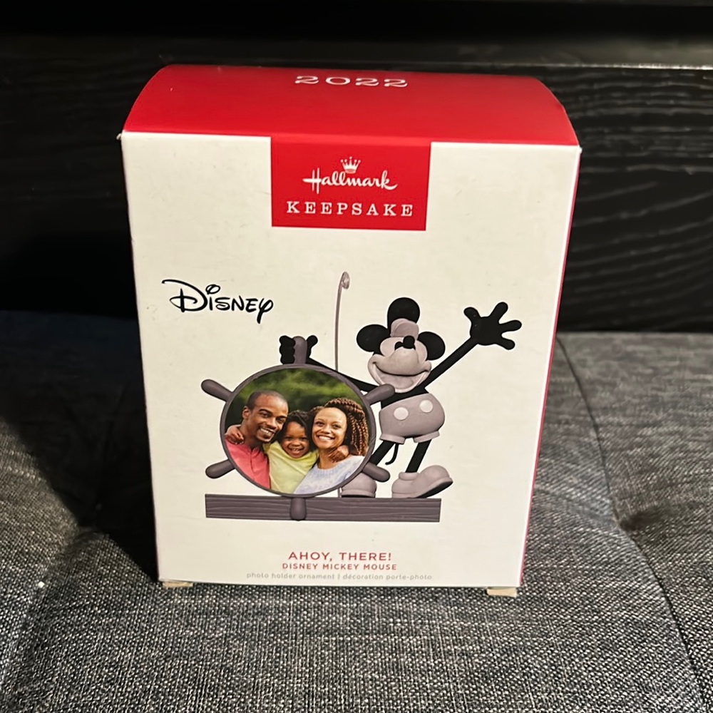 NWOT 2022 Hallmark keepsake Mickey photo holder ornament